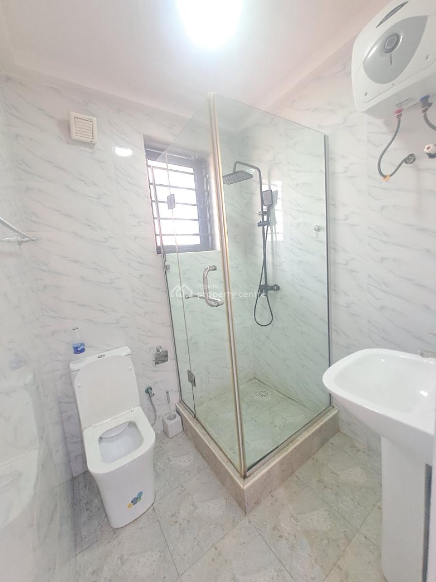 Well Built 3 Bedroom Apartment with Bq, Lekki, Lagos, Flat / Apartment for Rent