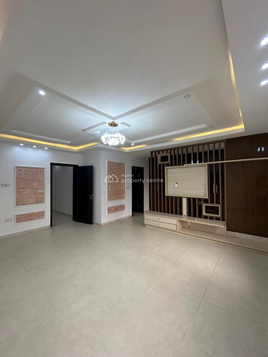 Well Maintained Four (4) Bedroom Mansionnaite with a Room Bq, Off Platinum Way, Lekki Phase 1, Lekki, Lagos, Flat / Apartment for Rent