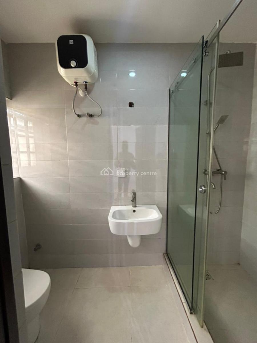 Well Maintained Four (4) Bedroom Mansionnaite with a Room Bq, Off Platinum Way, Lekki Phase 1, Lekki, Lagos, Flat / Apartment for Rent