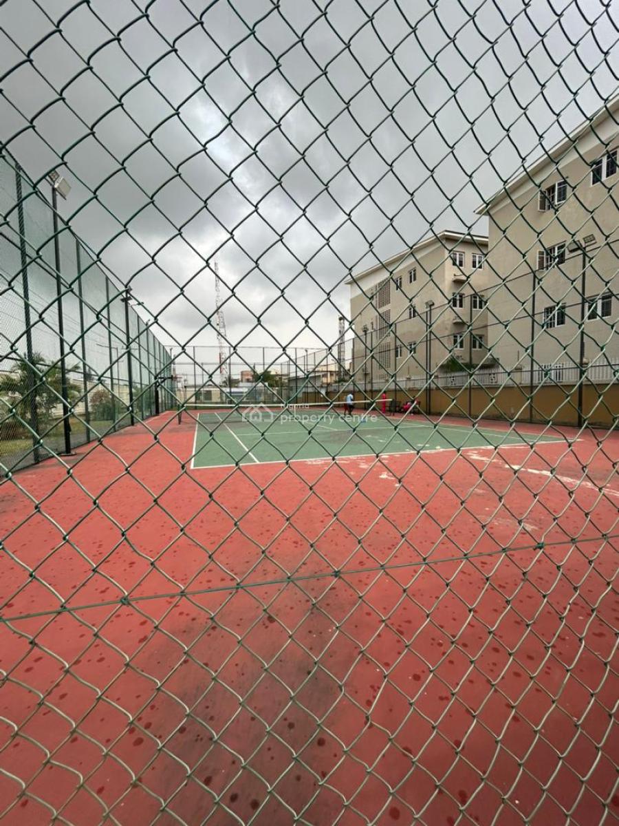 Well Maintained Four (4) Bedroom Mansionnaite with a Room Bq, Off Platinum Way, Lekki Phase 1, Lekki, Lagos, Flat / Apartment for Rent