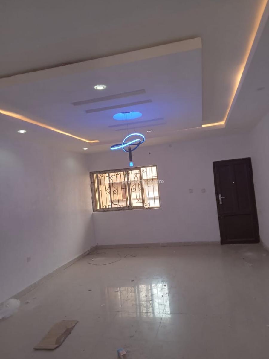 3 Bedrooms Flat in a Secured Neighborhood, Wilmer Street, Along Magodo Phase 1, Isheri, Lagos, Flat / Apartment for Rent