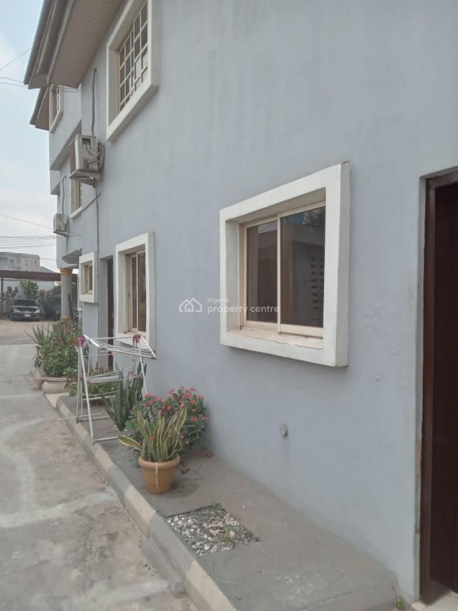 3 Bedrooms Flat in a Secured Neighborhood, Wilmer Street, Along Magodo Phase 1, Isheri, Lagos, Flat / Apartment for Rent