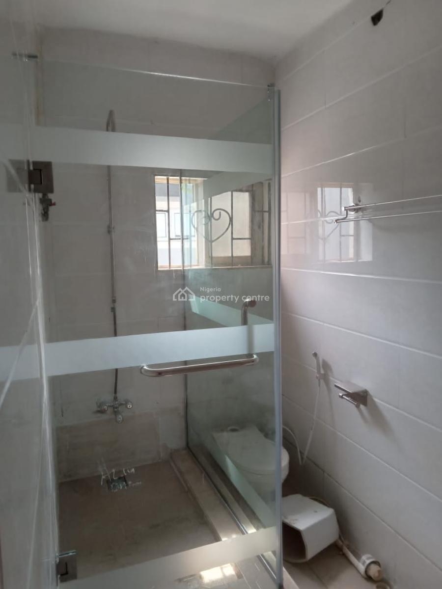 3 Bedrooms Flat in a Secured Neighborhood, Wilmer Street, Along Magodo Phase 1, Isheri, Lagos, Flat / Apartment for Rent