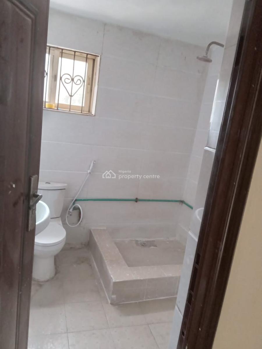 3 Bedrooms Flat in a Secured Neighborhood, Wilmer Street, Along Magodo Phase 1, Isheri, Lagos, Flat / Apartment for Rent