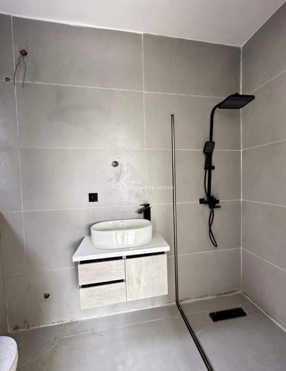 Luxury and Spacious 2 Bedroom Maisonette with Swimming Pool, Lekki Phase 1, Lekki, Lagos, Flat / Apartment for Rent