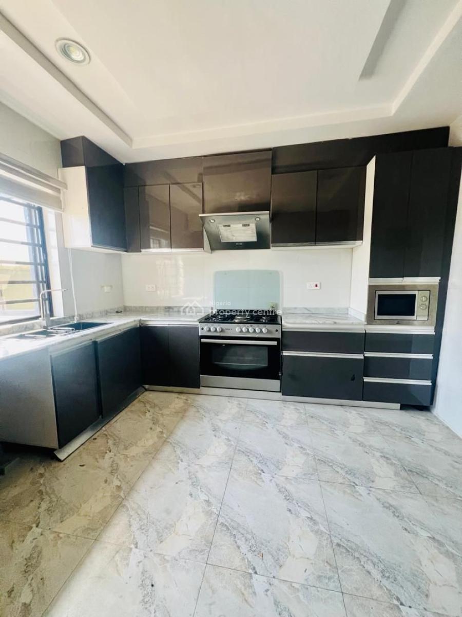 4 Bedrooms Terraced House + Bq in a Good Location, Platinum Way, Lekki, Lagos, Flat / Apartment for Rent