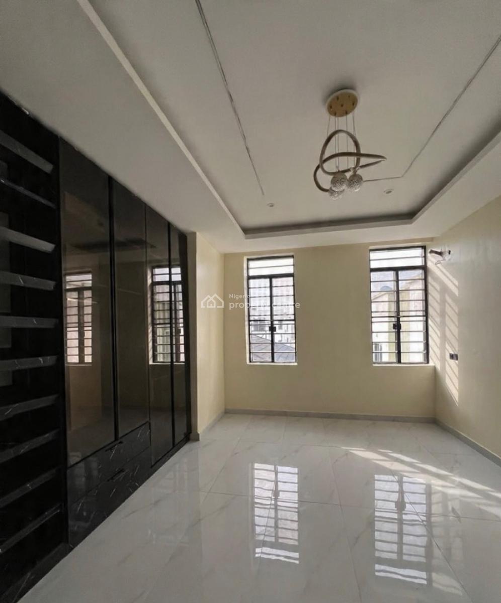 Lovely 3 Bedroom Apartment, Lekki Phase 1, Lekki Phase 1, Lekki, Lagos, Block of Flats for Sale