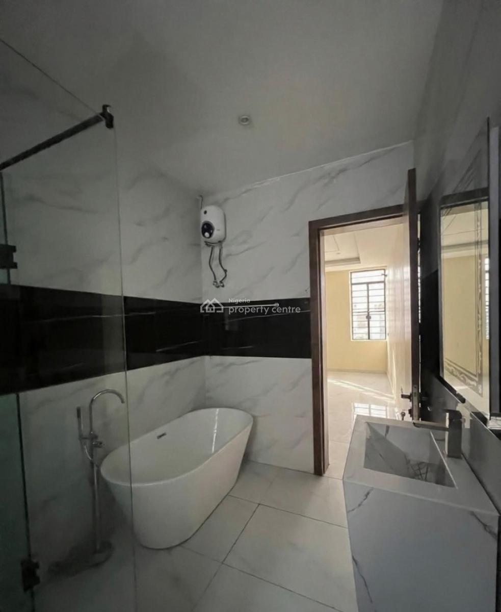 Lovely 3 Bedroom Apartment, Lekki Phase 1, Lekki Phase 1, Lekki, Lagos, Block of Flats for Sale