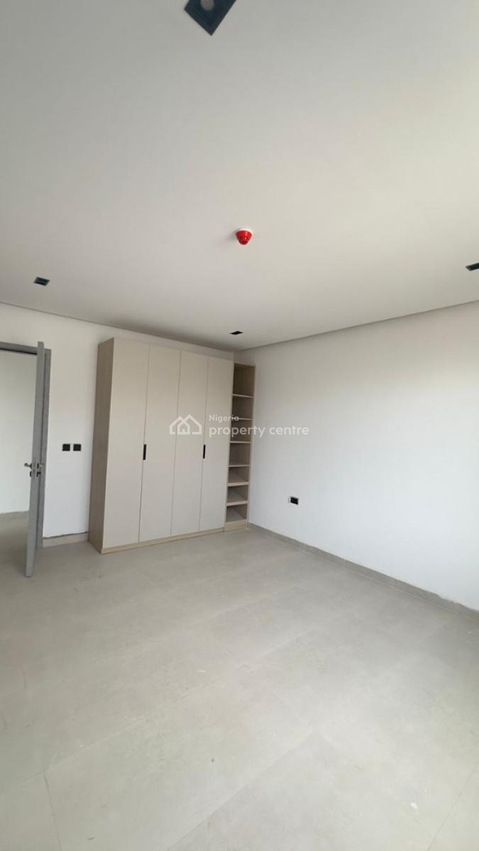 Tastefully Finished 3 Bedroom Apartment + Bq, Lekki Phase 1, Lekki, Lagos, Flat / Apartment for Sale