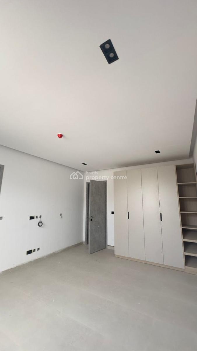 Tastefully Finished 3 Bedroom Apartment + Bq, Lekki Phase 1, Lekki, Lagos, Flat / Apartment for Sale