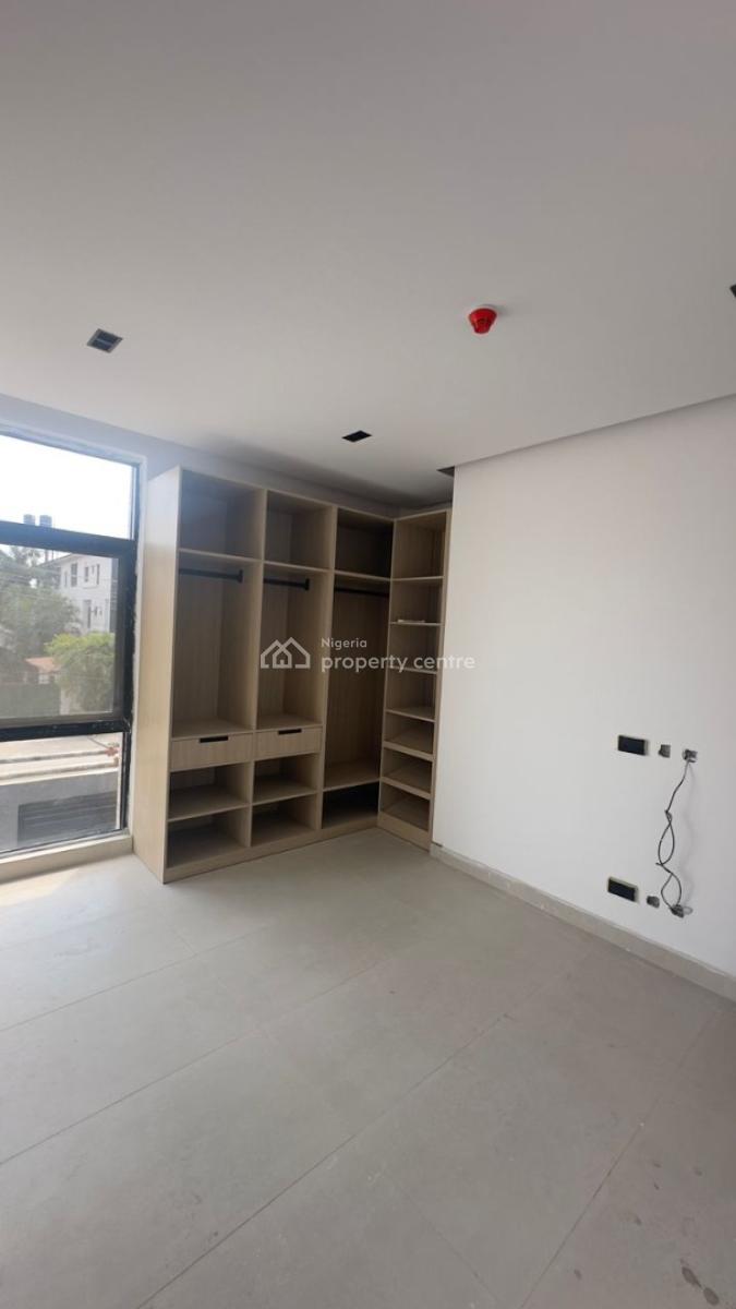 Tastefully Finished 3 Bedroom Apartment + Bq, Lekki Phase 1, Lekki, Lagos, Flat / Apartment for Sale