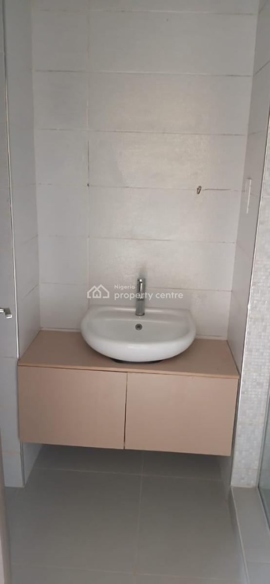 Spacious 2-bedroom Standard Apartment, Lekki, Lagos, Flat / Apartment for Rent