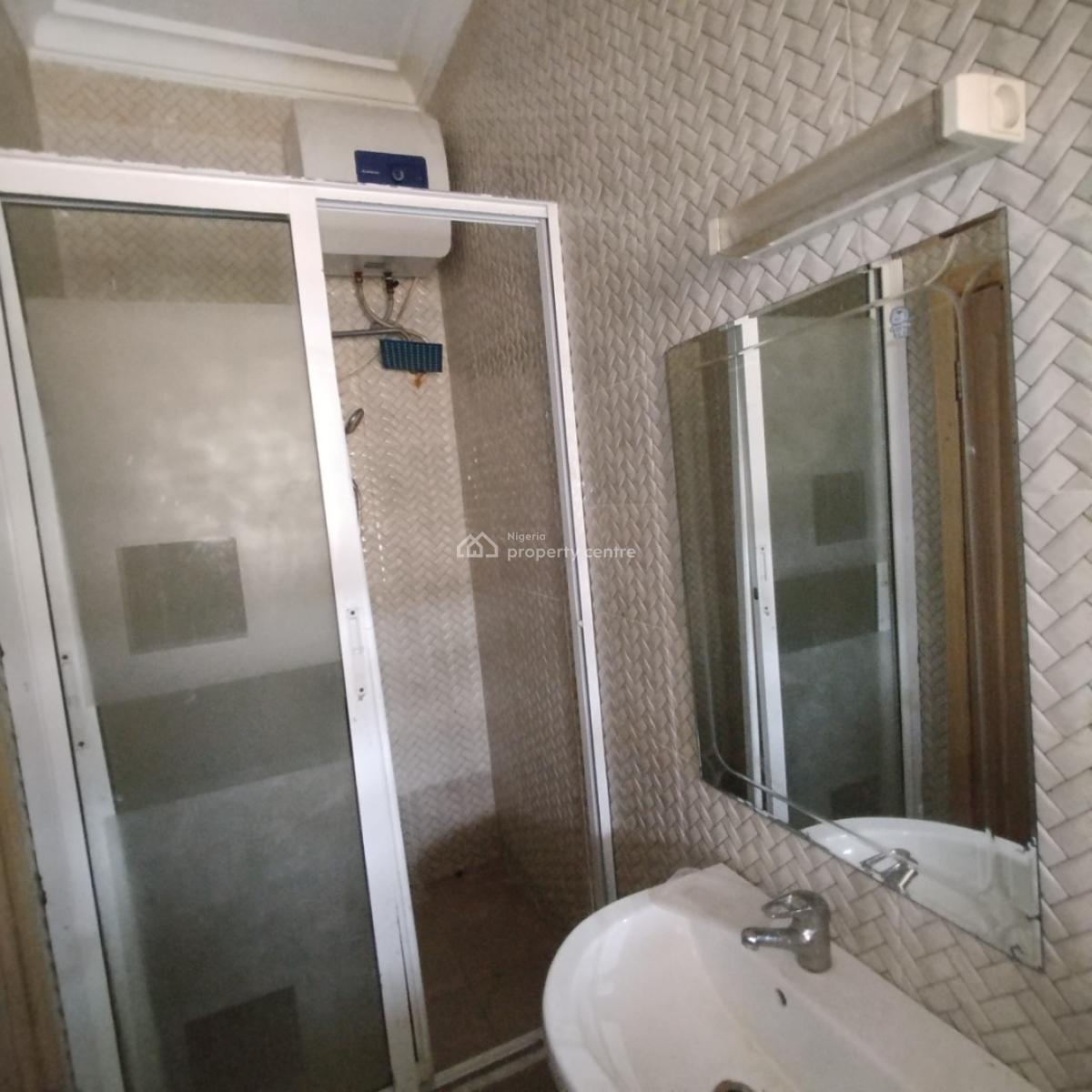 Nice 3bedroom Flat with a Bq, Chevron Drive, Lekki Expressway, Lekki, Lagos, Flat / Apartment for Rent