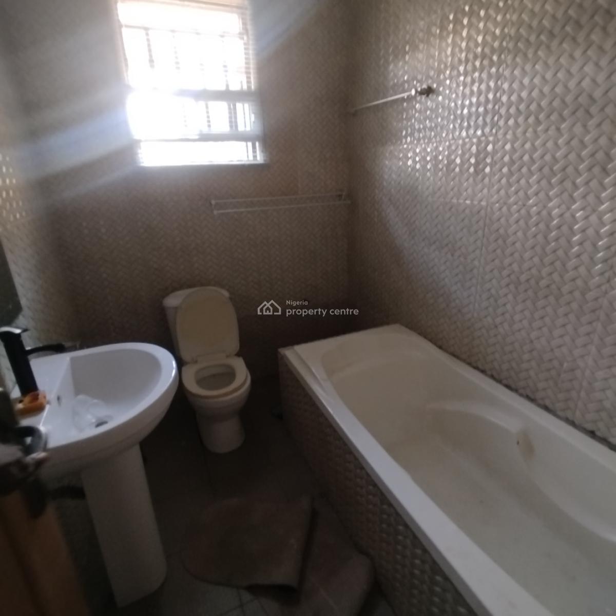 Nice 3bedroom Flat with a Bq, Chevron Drive, Lekki Expressway, Lekki, Lagos, Flat / Apartment for Rent