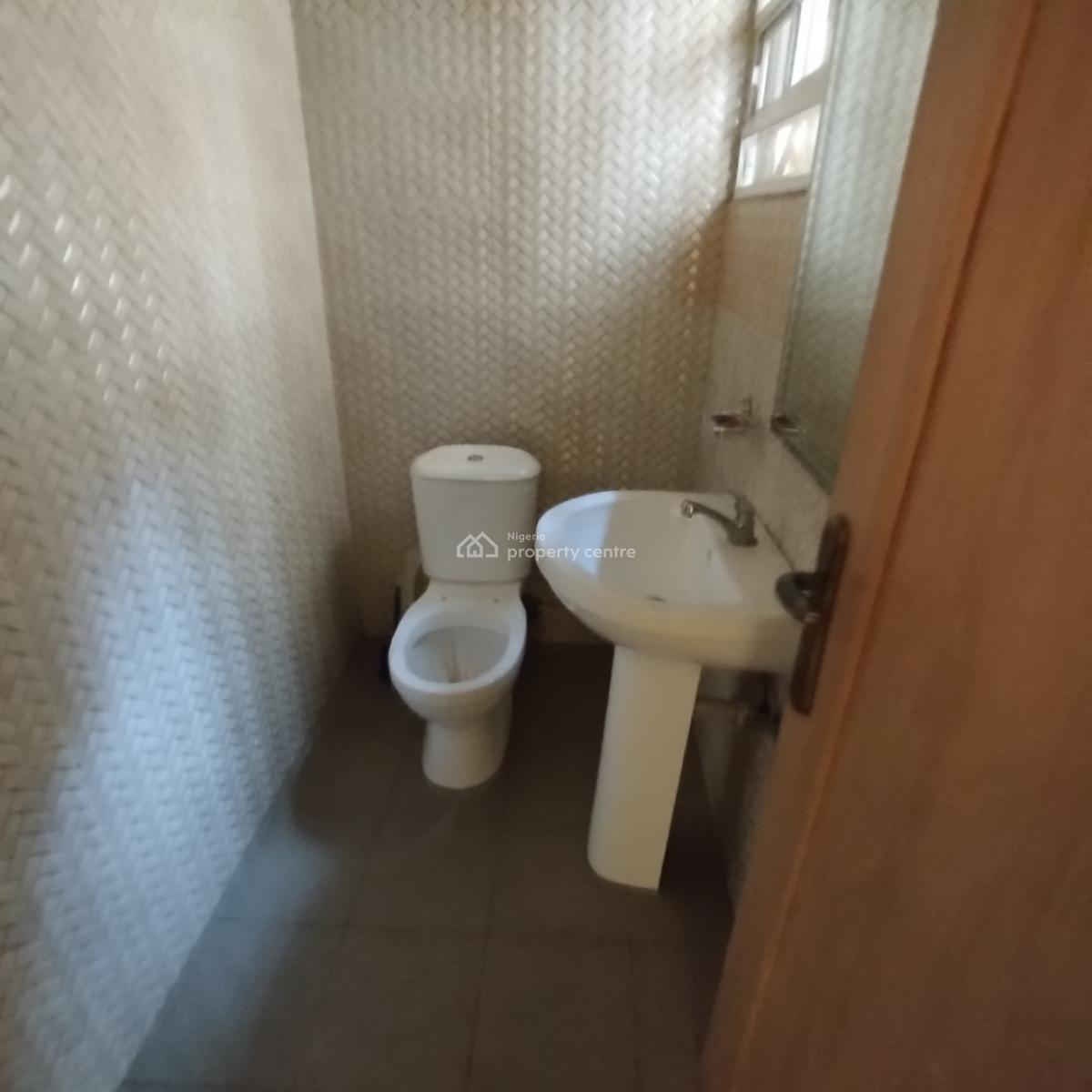 Nice 3bedroom Flat with a Bq, Chevron Drive, Lekki Expressway, Lekki, Lagos, Flat / Apartment for Rent