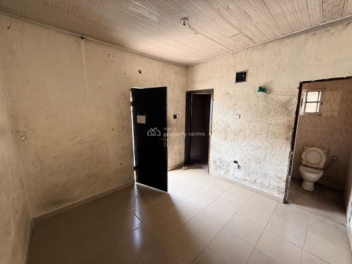 Commercial Detached Duplex Directly on a Busy Road, Lekki Phase 1, Lekki, Lagos, House for Rent