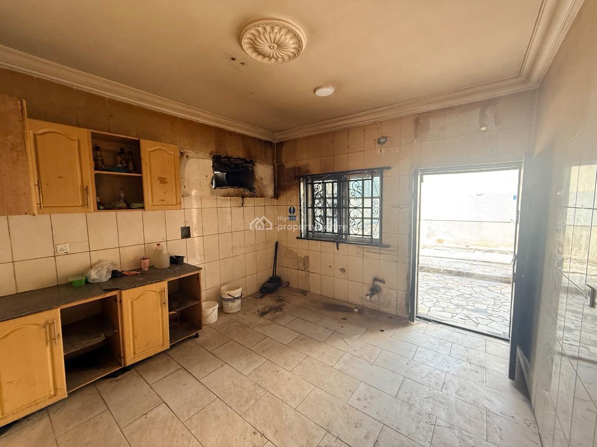 Commercial Detached Duplex Directly on a Busy Road, Lekki Phase 1, Lekki, Lagos, House for Rent