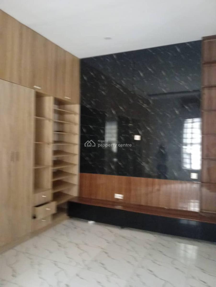 a 4 Bedroom Terrace Duplex. Distress Sale, Ikota, Lekki, Lagos, Terraced Duplex for Sale