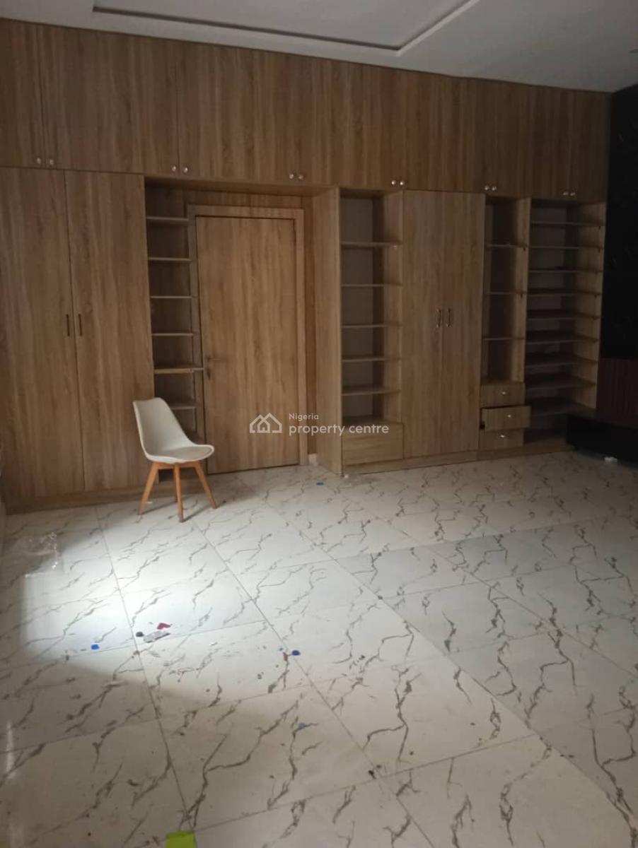 a 4 Bedroom Terrace Duplex. Distress Sale, Ikota, Lekki, Lagos, Terraced Duplex for Sale