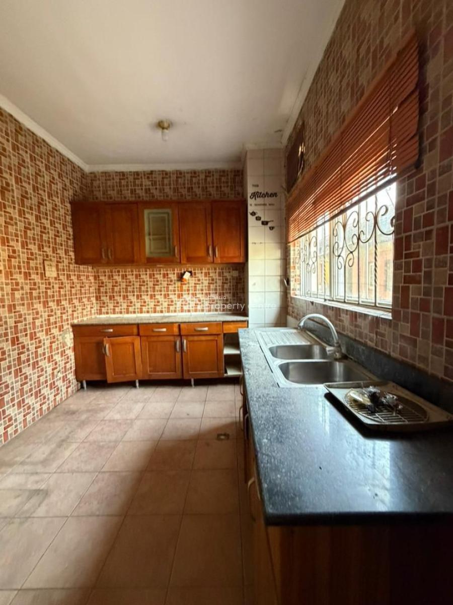 Secure & Spacious 4 Bedrooms, Lekki Phase 1, Lekki, Lagos, Terraced Duplex for Rent