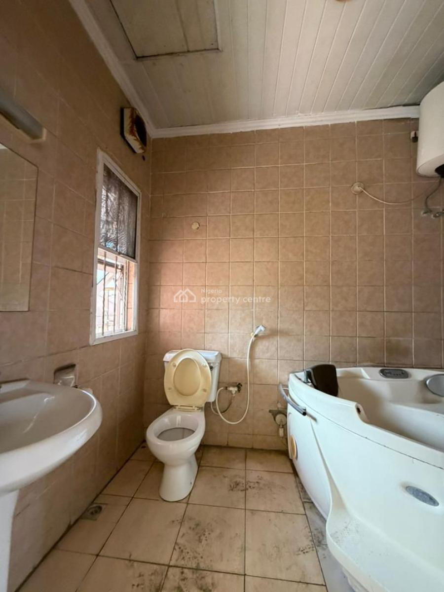 Secure & Spacious 4 Bedrooms, Lekki Phase 1, Lekki, Lagos, Terraced Duplex for Rent