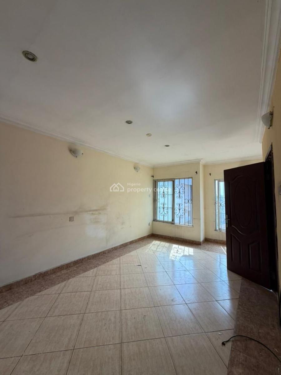 Secure & Spacious 4 Bedrooms, Lekki Phase 1, Lekki, Lagos, Terraced Duplex for Rent