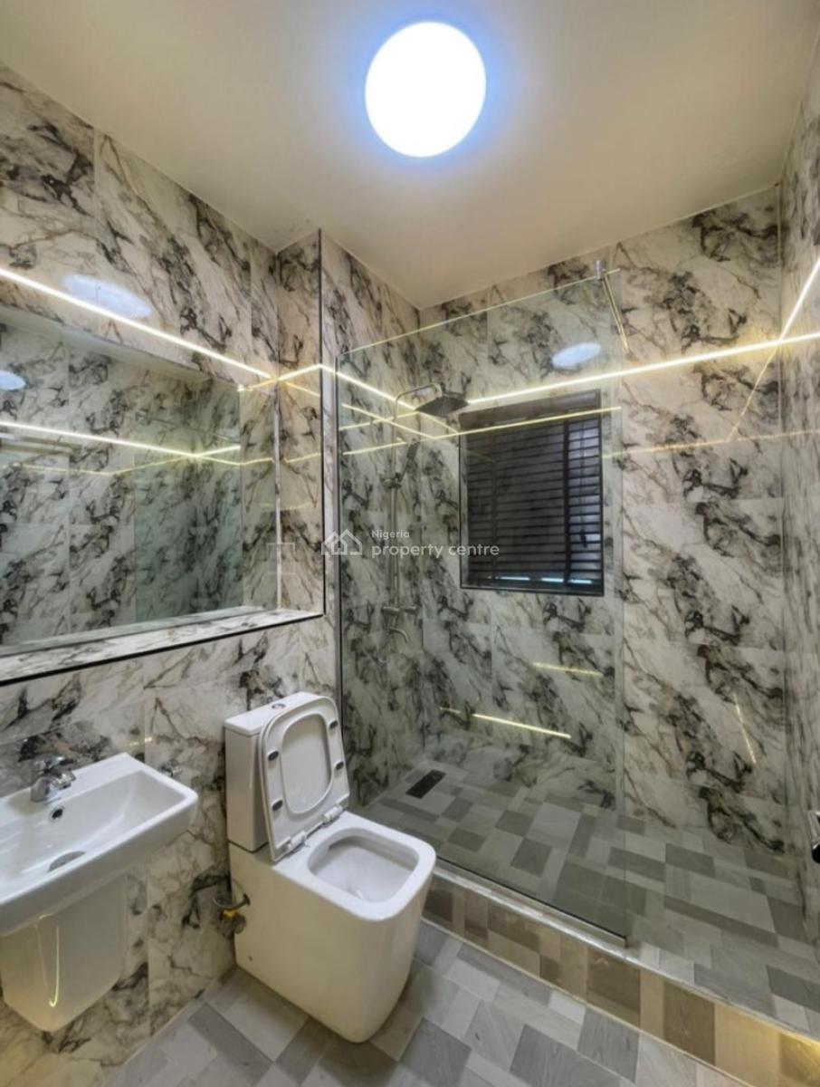 Serviced with 24/7 Power Supply 3 Bedroom En-suite Flat with an Enclosure, Oniru, Victoria Island (vi), Lagos, Flat / Apartment for Rent