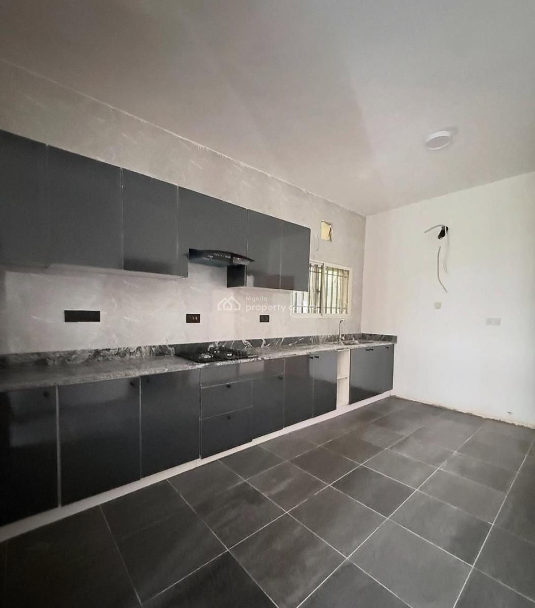 Newly Renovated and Serviced 3 Bedroom En-suite Flat with an Enclosed, Lekki Phase 1, Lekki, Lagos, Flat / Apartment for Rent