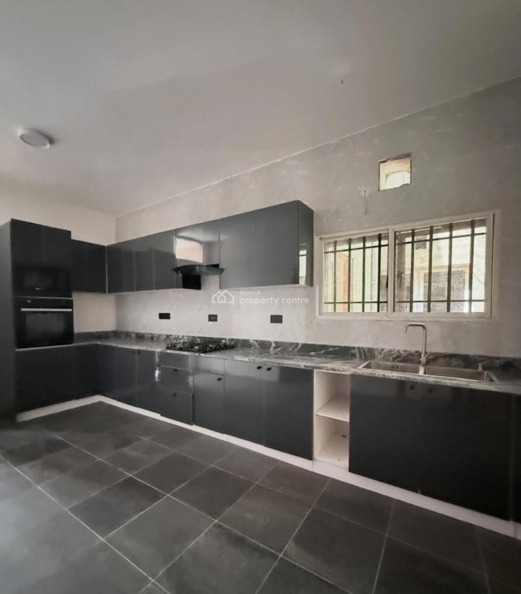 Newly Renovated and Serviced 3 Bedroom En-suite Flat with an Enclosed, Lekki Phase 1, Lekki, Lagos, Flat / Apartment for Rent