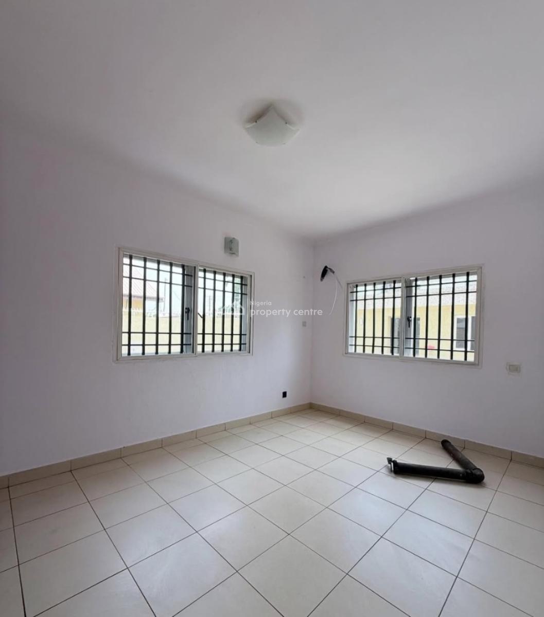 Newly Renovated and Serviced 3 Bedroom En-suite Flat with an Enclosed, Lekki Phase 1, Lekki, Lagos, Flat / Apartment for Rent