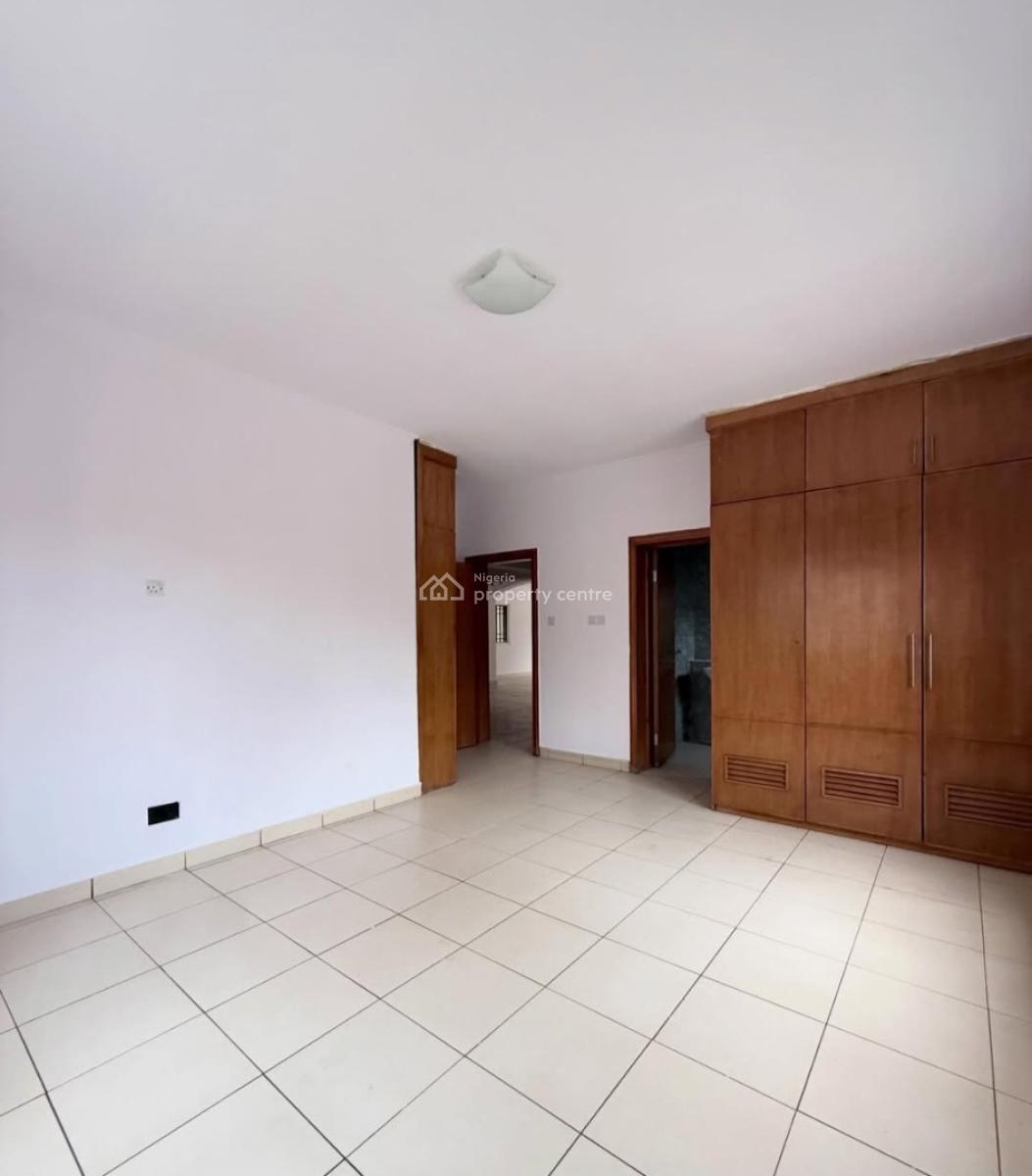 Newly Renovated and Serviced 3 Bedroom En-suite Flat with an Enclosed, Lekki Phase 1, Lekki, Lagos, Flat / Apartment for Rent