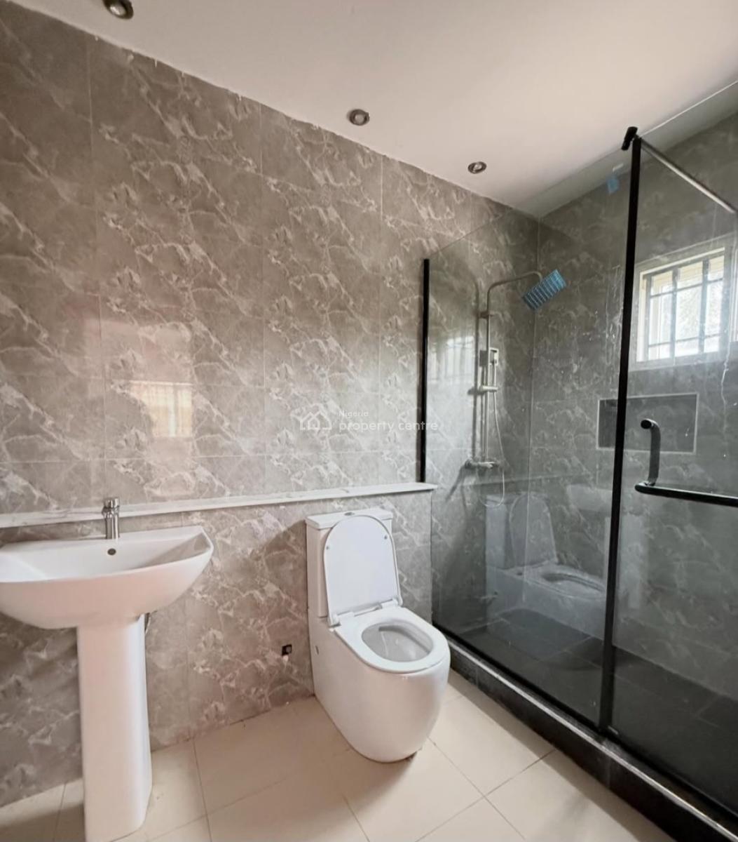 Newly Renovated and Serviced 3 Bedroom En-suite Flat with an Enclosed, Lekki Phase 1, Lekki, Lagos, Flat / Apartment for Rent