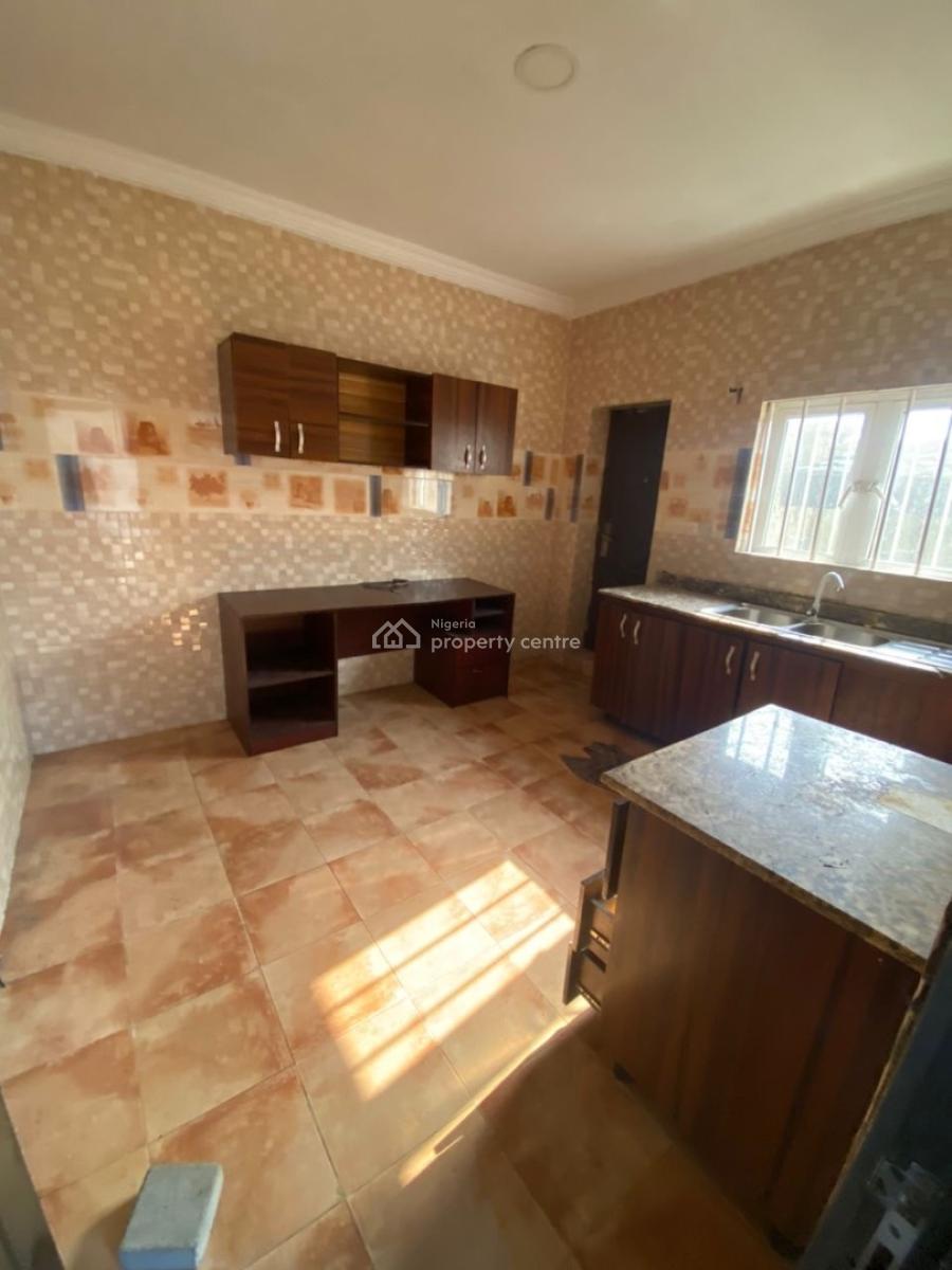 a Standard 3 Bedroom Flat, Scheme 2 Abraham Adesunya, Lekki Phase 2, Lekki, Lagos, Flat / Apartment for Rent