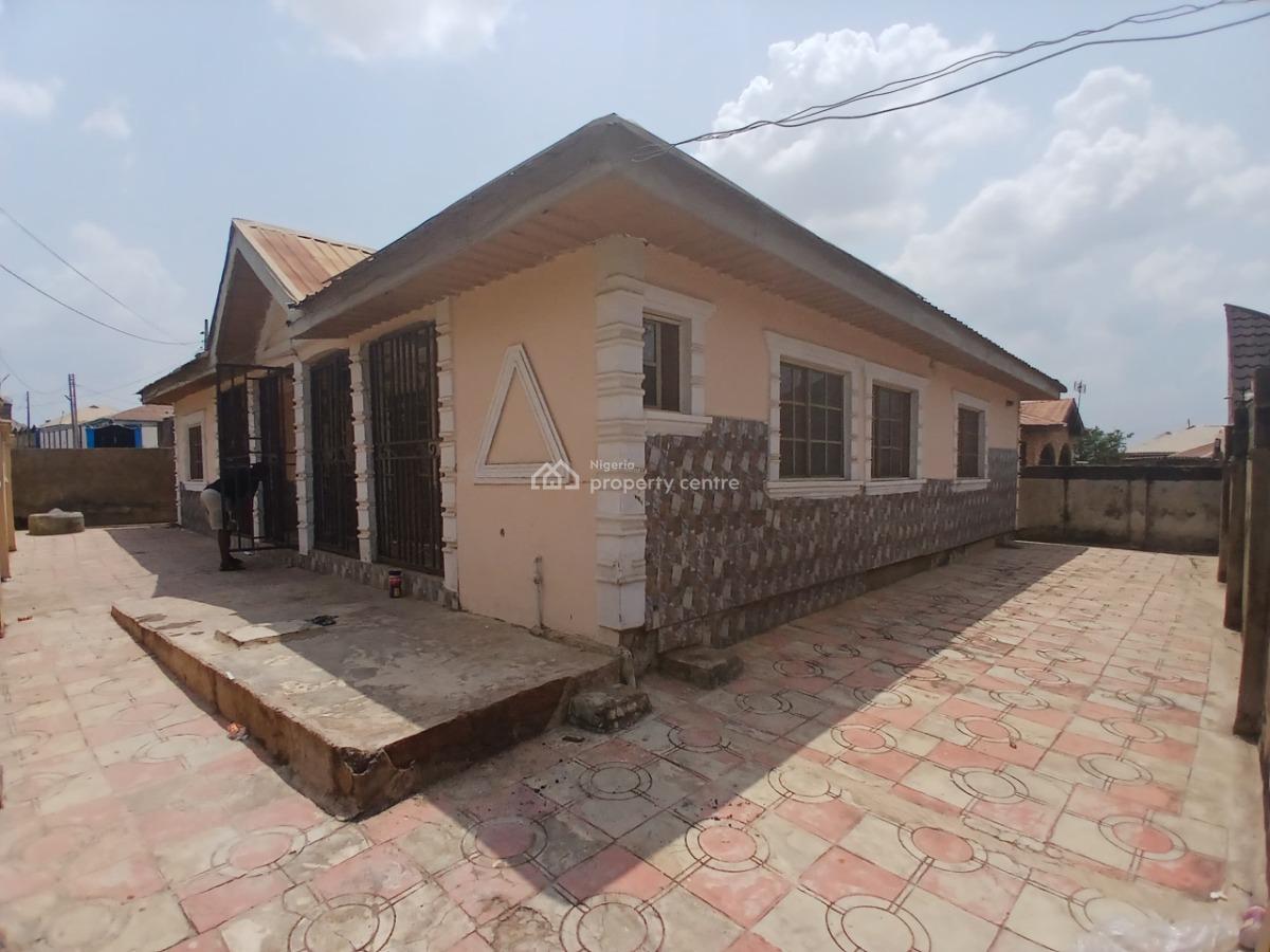 3 Bedrooms Bungalow at Akoto Estate Elebu Ibadan, Akoto Estate,elebu, Ibadan, Oyo, House for Sale