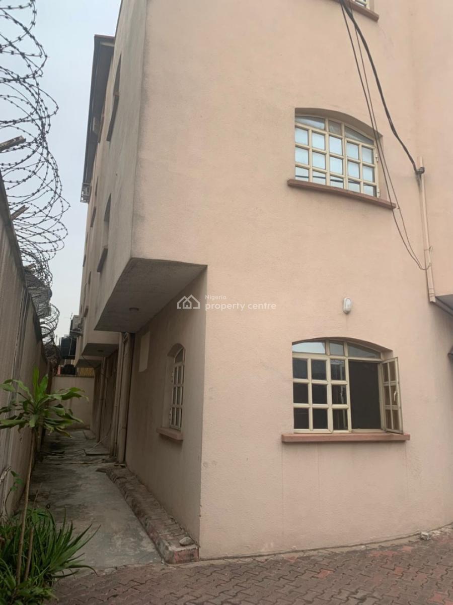 a 3 Bedroom Apartment at Surulere, Lagos State., Bode Thomas, Surulere, Lagos, Flat / Apartment for Rent
