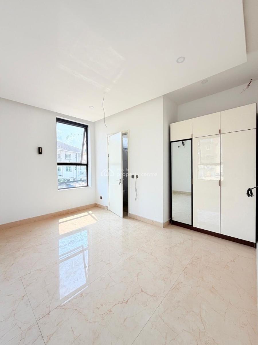 a Well-detailed, 4 Bedroom Maisonette, Lekki Phase 1, Lekki, Lagos, Block of Flats for Sale