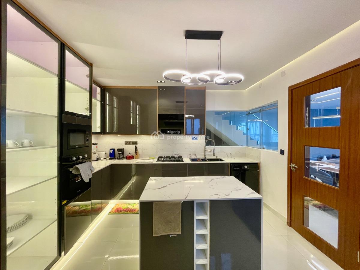 Nicely Furnished 3 Bedroom Apartment, Lekki Phase 1, Lekki, Lagos, Flat / Apartment Short Let