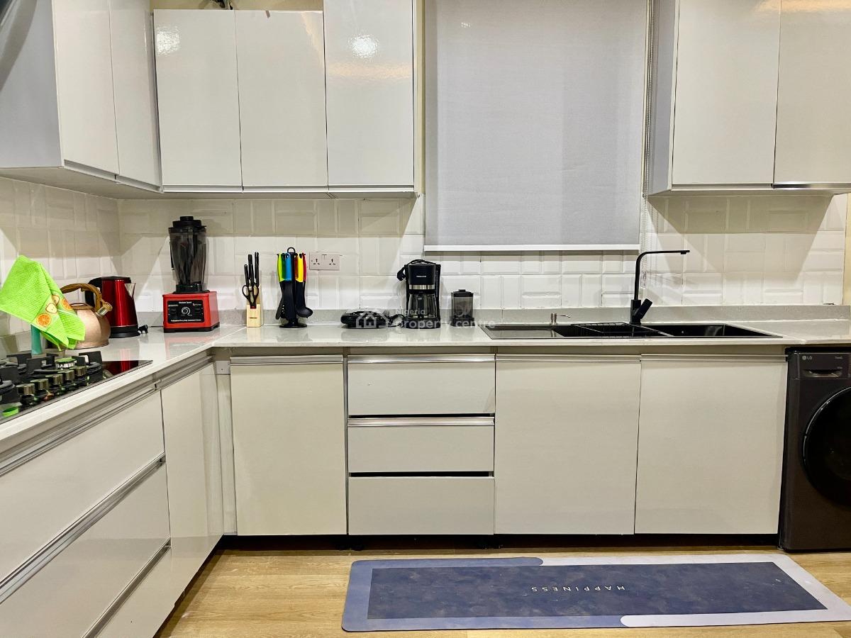 Nicely Furnished 3 Bedroom Apartment, Lekki Phase 1, Lekki, Lagos, Flat / Apartment Short Let