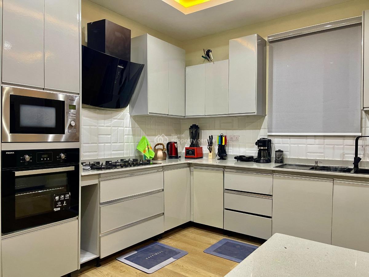 Nicely Furnished 3 Bedroom Apartment, Lekki Phase 1, Lekki, Lagos, Flat / Apartment Short Let