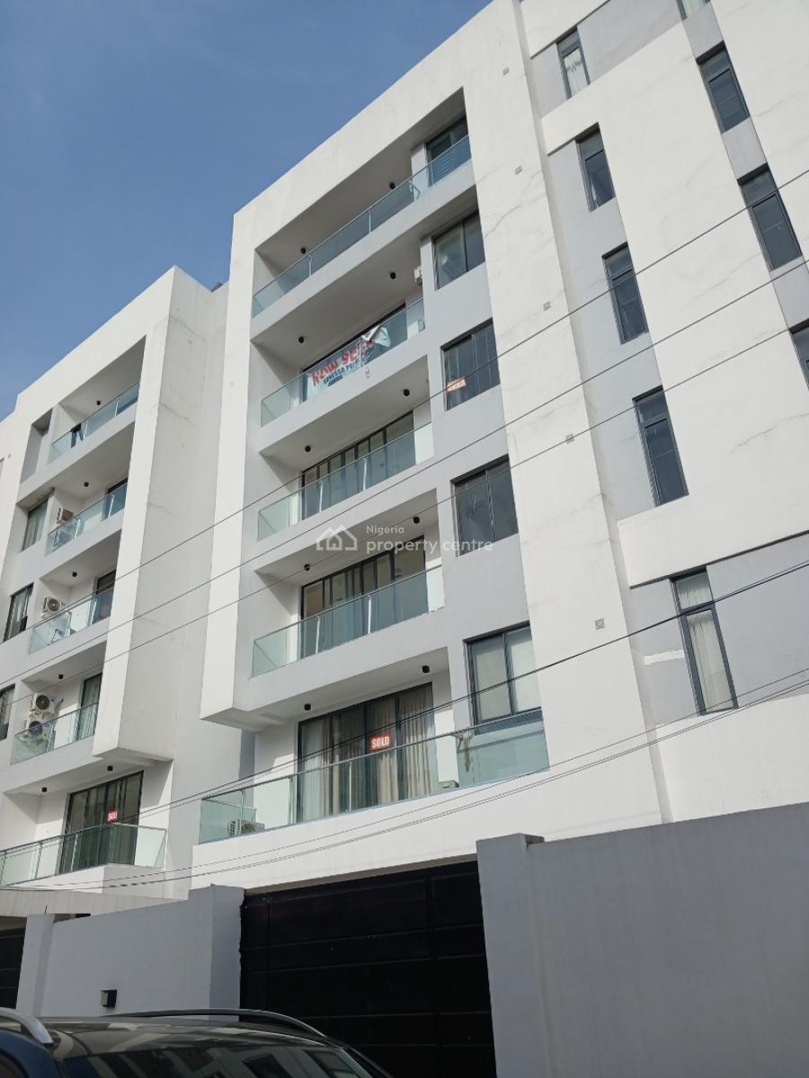 New and Serviced 2 Bedroom En-suite Flat with an Open Fitted Kitchen,, Lekki Phase 1, Lekki, Lagos, Flat / Apartment for Sale