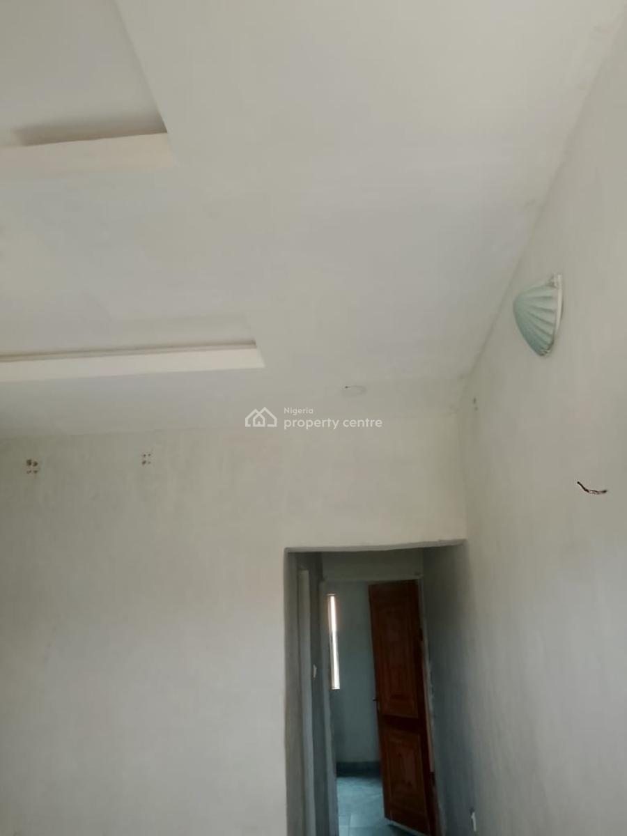 a Luxury Room and Parlor Self Contain, Lucky Fiber Road, Ikorodu, Lagos, Flat / Apartment for Rent