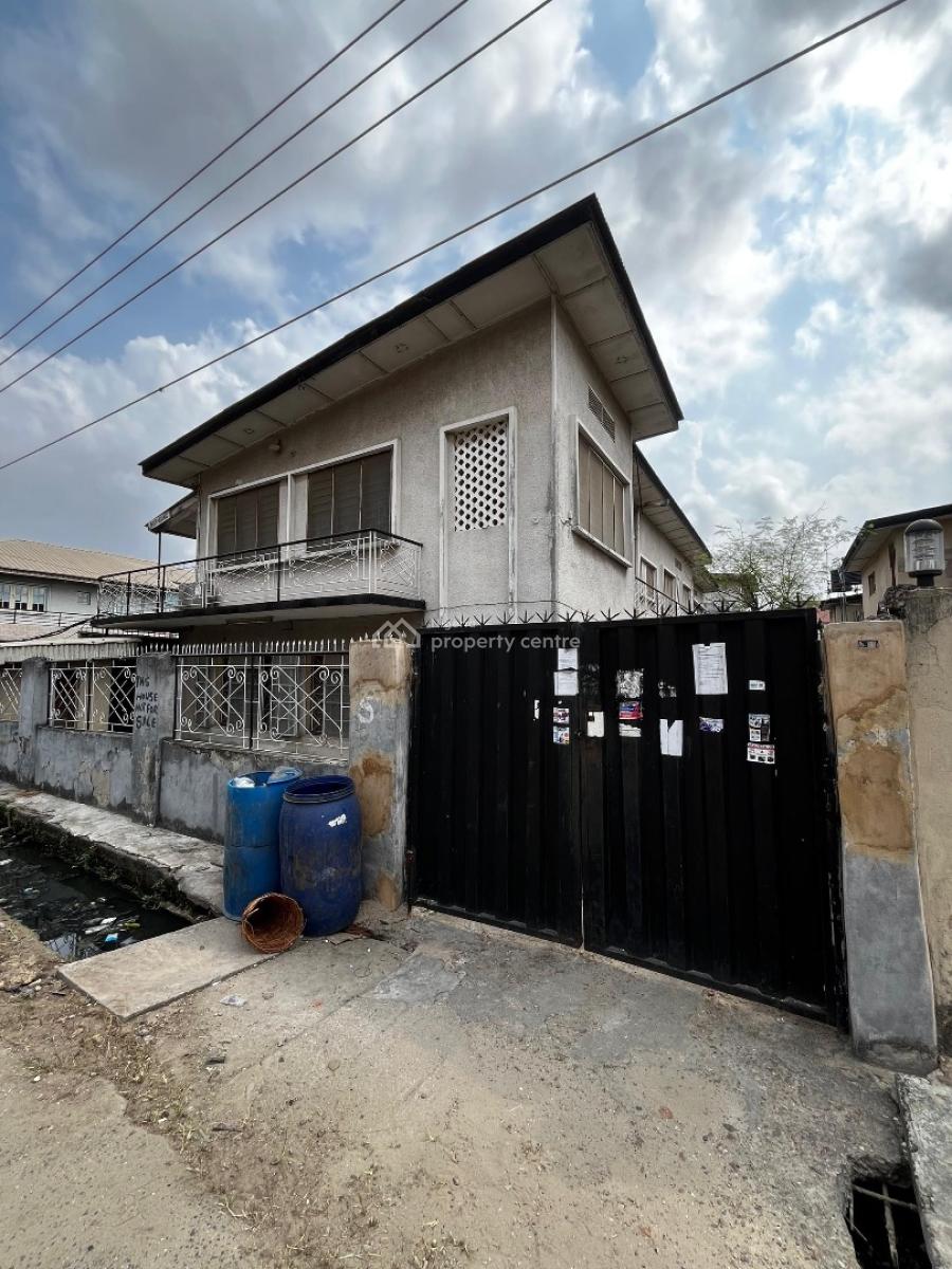 Storey Building Comprising 8 Flats on 807sqm, Alaka Street, Abule Ijesha, Yaba, Lagos, Block of Flats for Sale