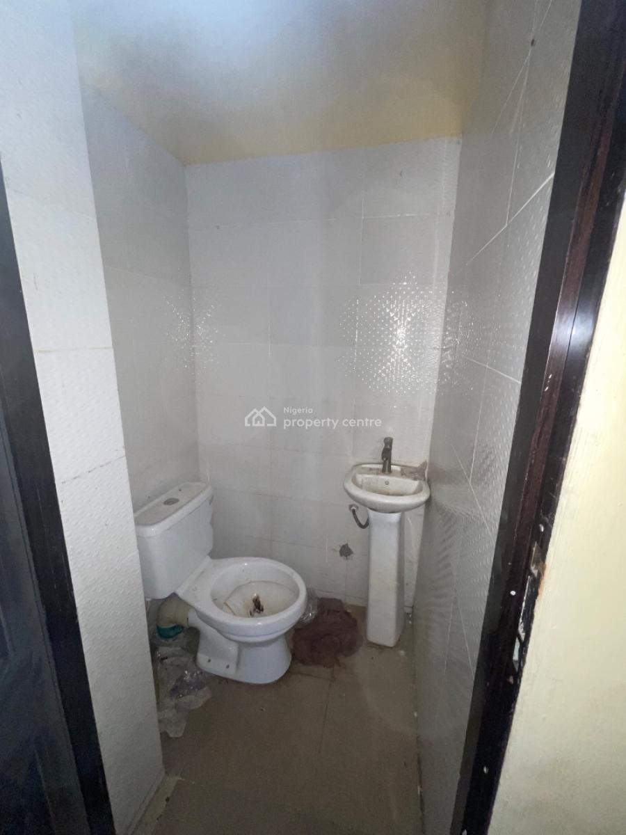 a Spacious 2 Bedroom Apartment, Mobil Road, Ilaje, Ajah, Lagos, Flat / Apartment for Rent