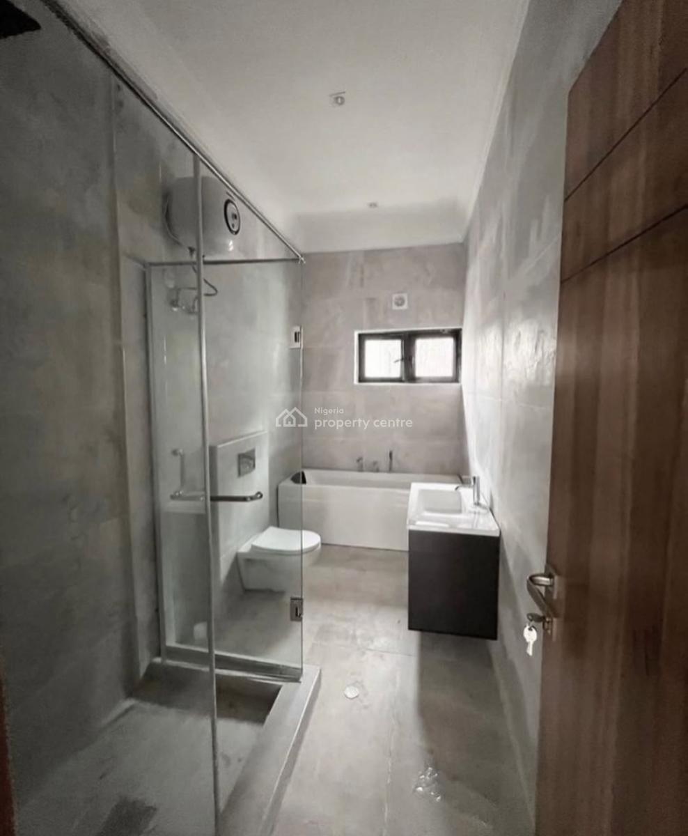 Serviced with 24/7 Power Supply 4 Bedroom En-suite Townhouse with an E, Lekki Phase 1, Lekki, Lagos, Terraced Duplex for Rent