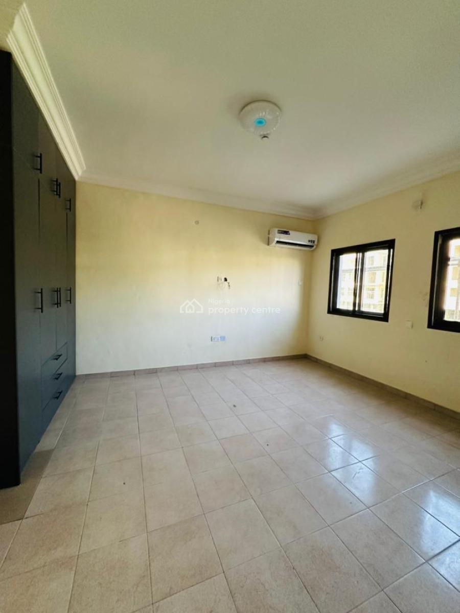 Well Built 3 Bedroom Apartment, Off Admiralty, Lekki Phase 1, Lekki, Lagos, Flat / Apartment for Rent