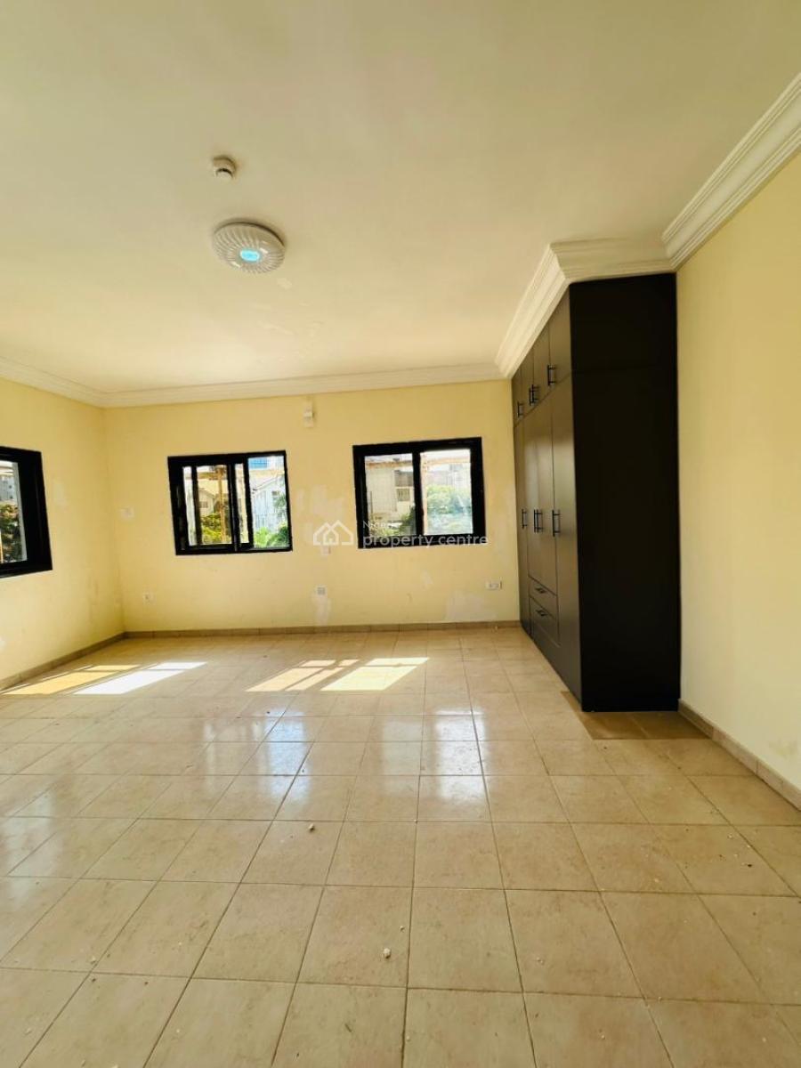 Well Built 3 Bedroom Apartment, Off Admiralty, Lekki Phase 1, Lekki, Lagos, Flat / Apartment for Rent