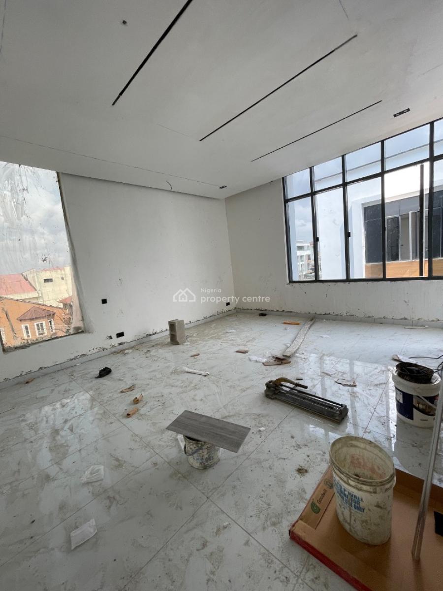 4 Bedroom Terrace Luxury Service Apartment, Lekki Right, Lekki Phase 1, Lekki, Lagos, Terraced Duplex for Sale