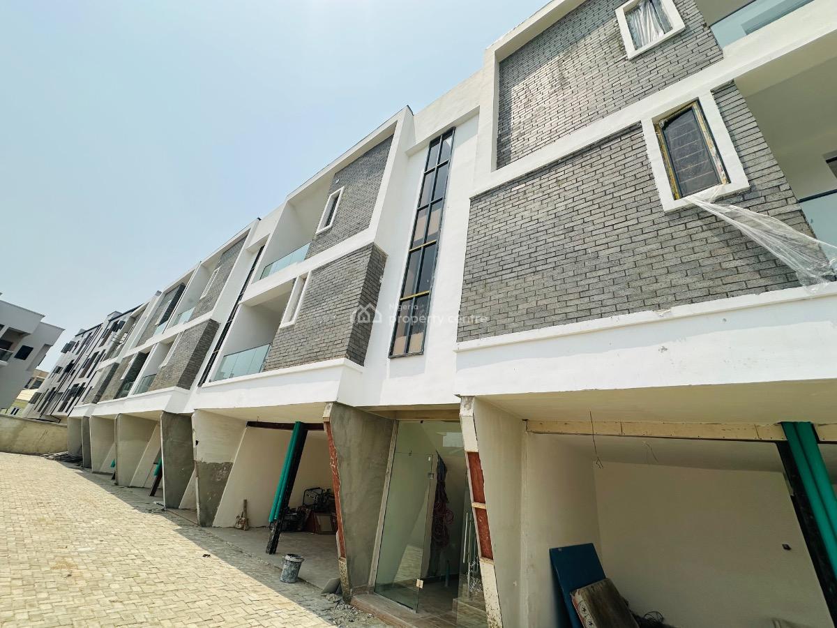 Distress 2bedroom Apartment, Ologolo, Lekki, Lagos, Flat / Apartment for Sale