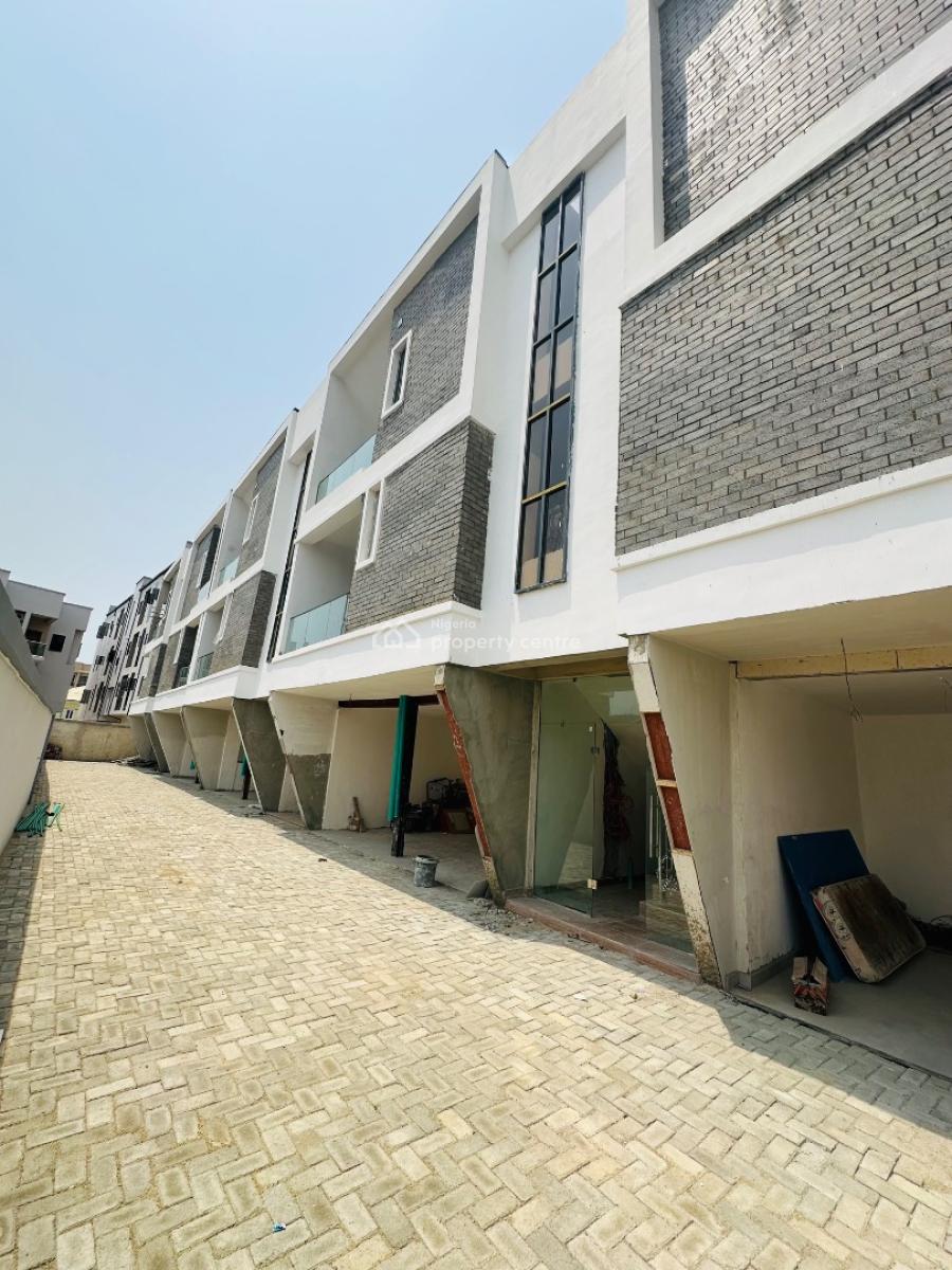 Distress 2bedroom Apartment, Ologolo, Lekki, Lagos, Flat / Apartment for Sale