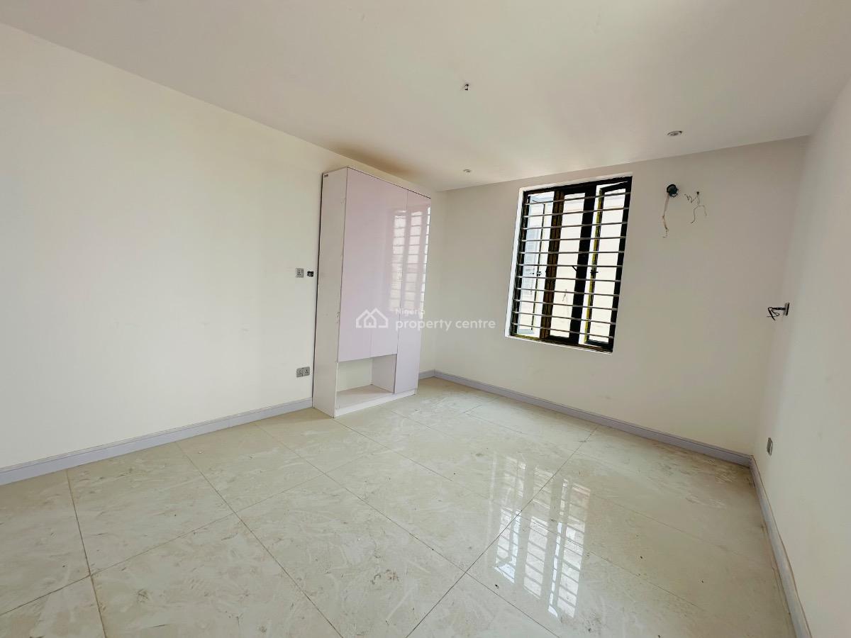 Distress 2bedroom Apartment, Ologolo, Lekki, Lagos, Flat / Apartment for Sale